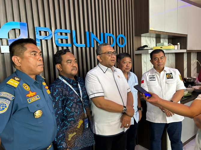 Senator Bustami Memastikan TKBM Pelabuhan Masih Sangat Dibutuhkan