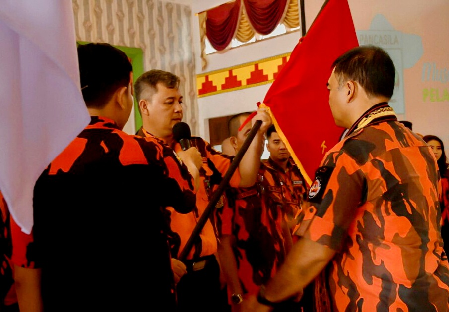 Rycko Menoza Kukuhkan Tondi Muammar Gaddafi Sebagai Ketua MPC PP Kota Metto 