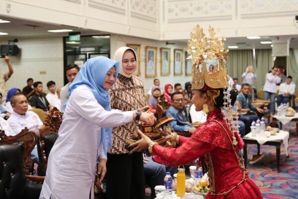 Riana Sari Arinal Buka Rapat Kerja I Ikasmansa Bandar Lampung