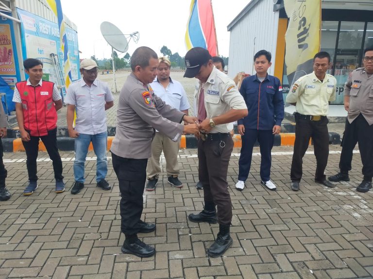 Petugas Satpam Rest Area Tol Bakter Ilegal?