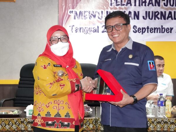 Gelar Pelatihan Jurnalistik, Wali Kota Eva Dwiana Support Bongkar Post Group