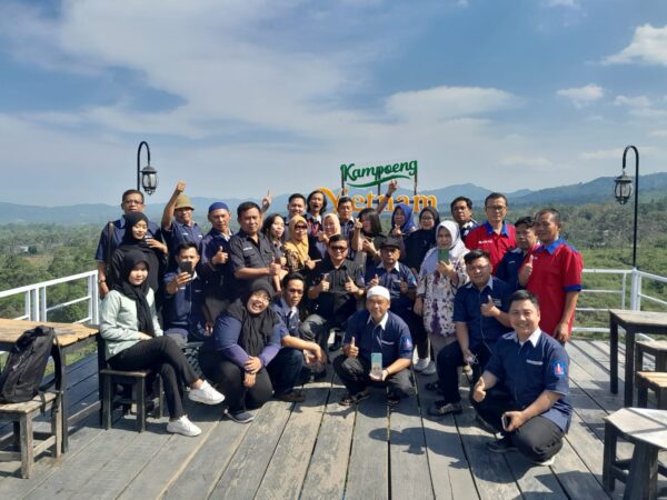 Peserta Pelatihan Jurnalistik Bongkar Post City Tour ke Kampung Vietnam dan Lengkung Langit Dua