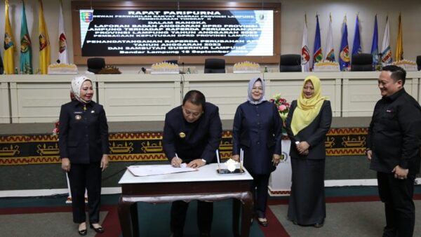 Raperda Perubahan APBD Lampung TA 2023 Ditandatangani 
