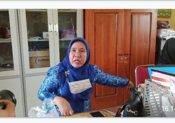 Tahan Ijazah Lulusan Yang Nunggak Biaya Komite, SMA Negeri 1 Way Lima Ngaku Atas Perintah Provinsi?