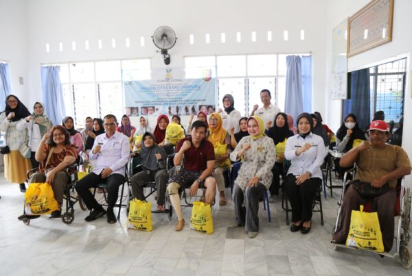 PKDL Salurkan Alat Bantu Kaki Palsu dan Kursi Roda Kepada Penyandang Disabilitas