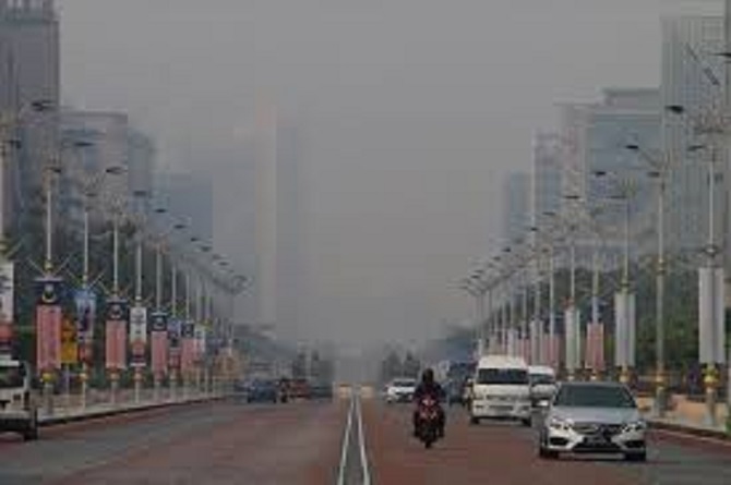 Malaysia Keluhkan Kabut Asap Akibat Kebakaran Hutan RI, Siti Nurbaya Membantah!