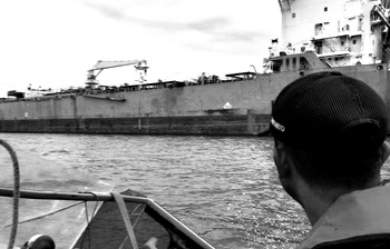 KRI TNI-AL Tangkap Kapal Tangker Muat BBM Ilegal Milik PT Lingga Perdana