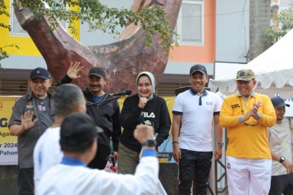 Arinal Djunaidi Ikuti Jalan Sehat World Walking Day 2023