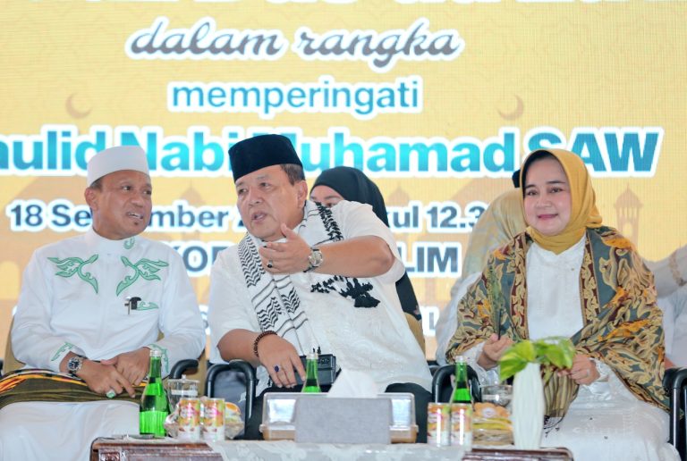 Gubernur Arinal Bersama Ribuan Masyarakat Lampung Ikuti Pengajian Akbar Dalam Rangka Maulid Nabi Muhammad SAW 1445 H