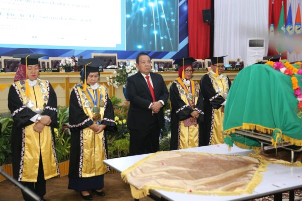 Gubernur Arinal, Rektor dan Civitas Akademika Ikuti Pelepasan Jenazah Rektor Pertama Unila