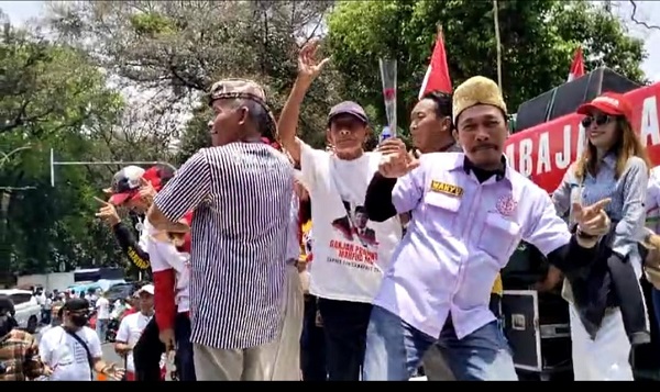 Jangkar Merah Putih Lampung Dampingi Pendaftaran Paslon Ganjar-Mahfud ke KPU