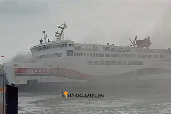 Polda Lampung Respon Cepat Kebakaran Kapal Penumpang Tranship 1