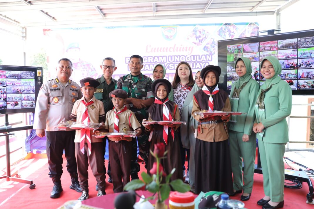 Sekdaprov Lampung Bersama Danrem 043/Gatam Ikuti Launching Program Dapur Masuk Sekolah