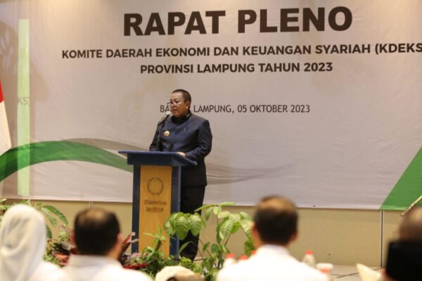 Gubernur Lampung Buka Rapat Pleno KDEKS