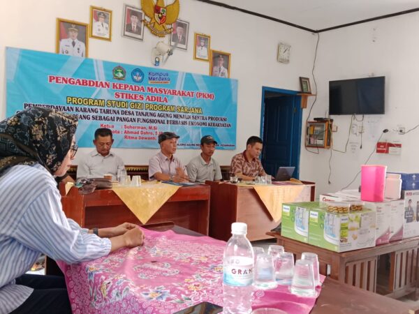 PKM STIKES Adila Dorong Masyarakat Desa Tanjung Agung Berwirausaha dari Olahan Pisang