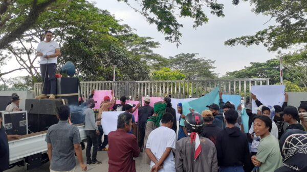 Limbah Cemari Pantai, Warga Geruduk PLTU Banten 2