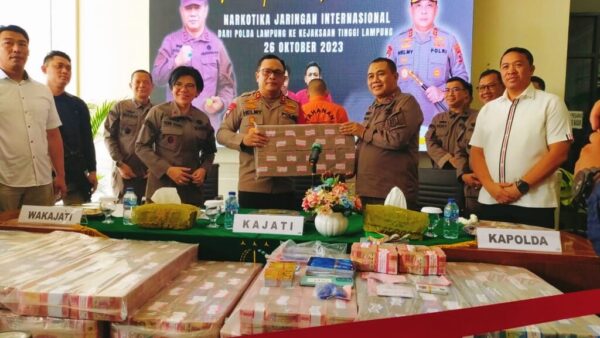 Tersangka Kasus Narkoba Internasional Diserahkan ke Kejati Lampung Bersama BB Rp29,8 Miliar