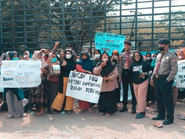 Ratusan Emak-emak Resah Debu Aktivitas Batubara Mulai Berdampak Minta PLTU Sebalang Tanggungjawab