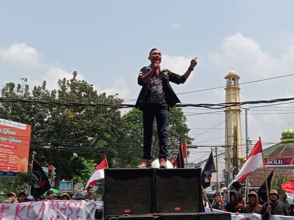 Aksi Para Nelayan Tuntut Reklamasi PT SJIM Ditutup