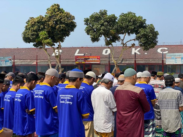 Hujan Tak Kunjung Turun, Ratusan Warga Binaan Lapas Narkotika Bandar Lampung Ramai-ramai Minta Ini ke Sang Maha Pencipta