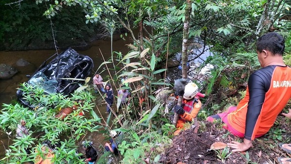 Mobil Tergelincir Terjun ke Jurang di Kelok 9, Tiga Orang Tewas
