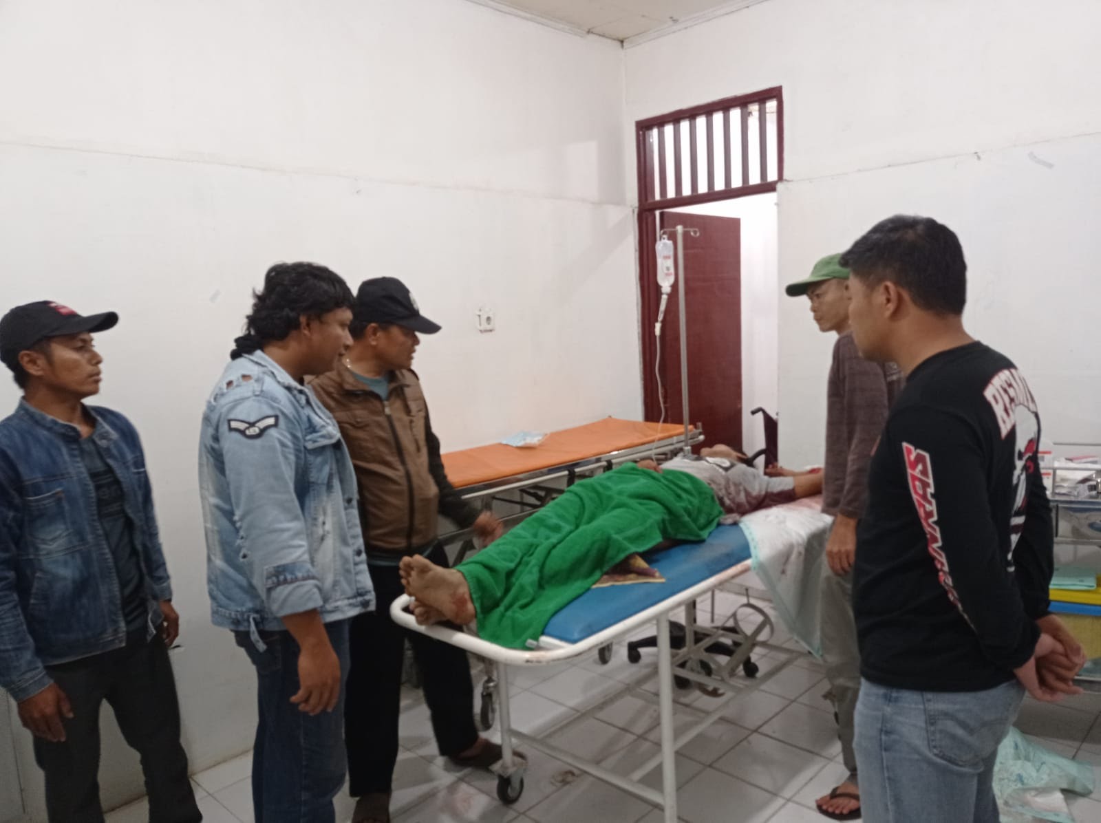 Duel Sajam, Kadus Tikam Pinggung Kades di Balik Bukit?