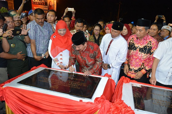 Herman HN, Bapak Pembangunan Kota Bandar Lampung dapat Gelar Doktor HC dari Unila