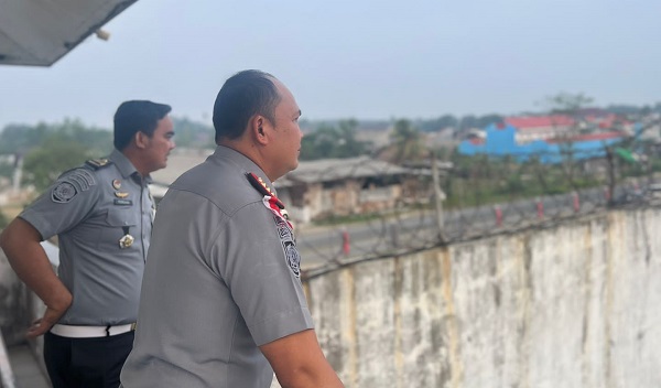 Pastikan Kamtib Kondusif Kalapas Narkotika Bandar Lampung Inspeksi Keamanan Menara Pengawas