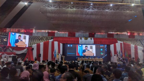 Gelar Dr. (H.C) Mulai Nangkring di Depan Nama Herman HN