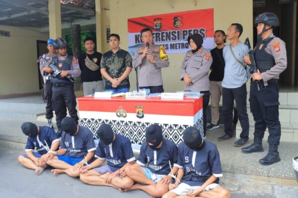 Komplotan Rampok Ngaku Marinir Terciduk Polisi Lagi COD-an dengan Korban di Metro