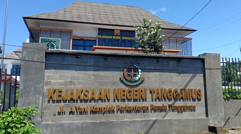 Tim Kejari Tanggamus Temukan Gudang BBM Ilegal di Kota Agung