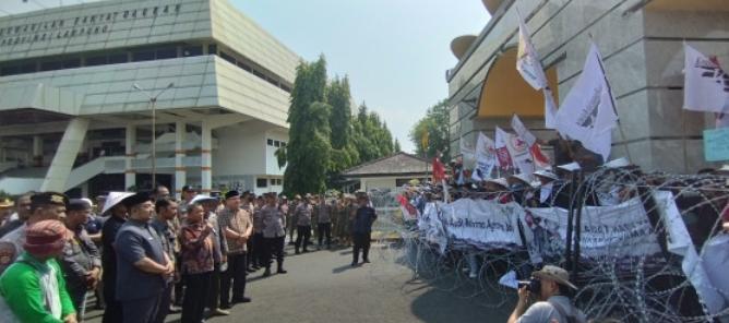 Komisi I DPRD Lampung Janji Tindaklanjuti Tuntutan Massa asal Lamsel