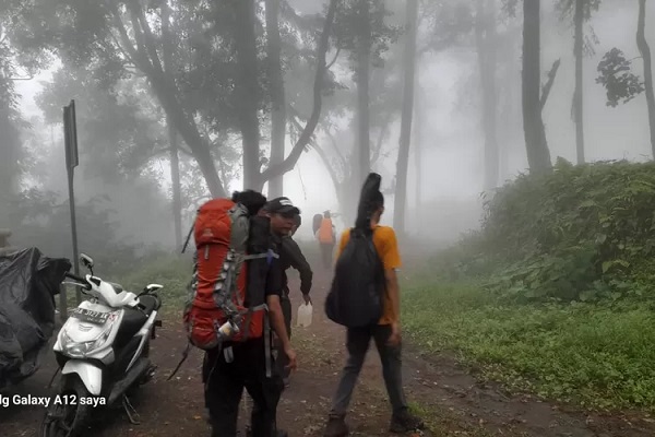 Gunung Marapi Erupsi: Tim SAR Masih Berusaha Selamatkan Puluhan Pendaki