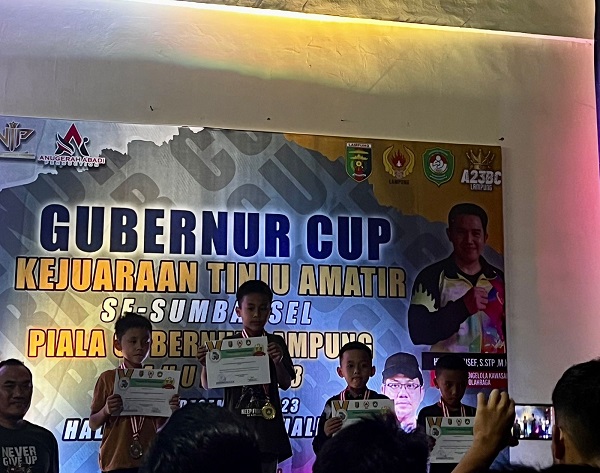 Hanif, Siswa Rumah Belajar Al-Hanif Raih Medali Perak di Kejurnas Tinju Amatir Gubernur Cup