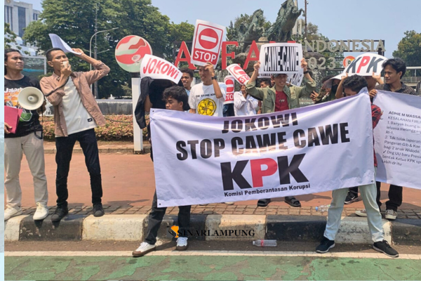 Jokowi Diminta Hentikan Cawe-cawe KPK