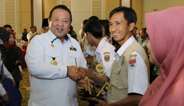 Gubernur Arinal Berikan Anugerah KPB Award 2023 ke Beberapa Stakeholder