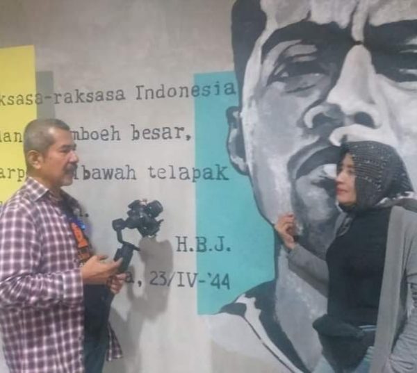 Ewith Bahar Bocorkan Inspirasi Buku Puisi Tiga Baris Hingga Bisa Juara 1
