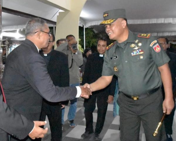 Pangdam IV/Diponegoro Cek Pengamanan Gereja dan Gelar Kegiatan Sosial Jelang Nataru