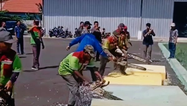 Kejari Bandar Lampung Musnahkan Ratusan Kasur Anoac KW