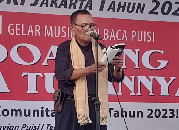 Penghujung Tahun 2023, Penyair Pulo Lasman Simanjuntak Hadirkan Sajak 3 T