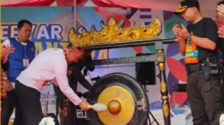 PJ. Bupati Tanggamus Buka Secara Langsung Gebyar Hari Nusantara tahun 2023 