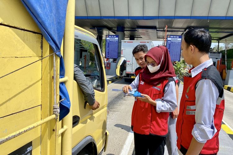 Percepat Transaksi Gerbang Tol Pengelola Siagakan Mobile Reader