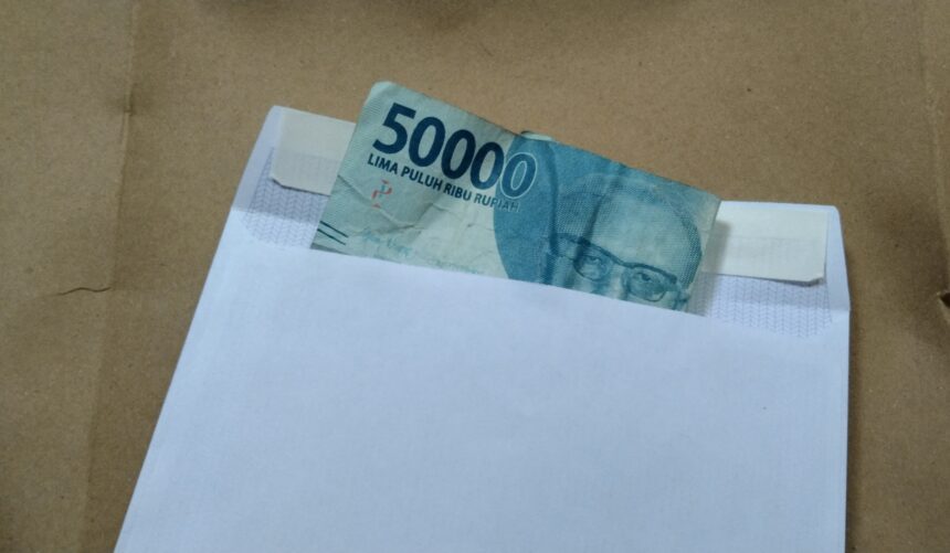 Ada Bagi-bagi Amplop Isi Rp50 Ribu di Kampanye Caleg Jihan dan Sasa di Lampung Timur? | Sinar Lampung | Sinar Lampung