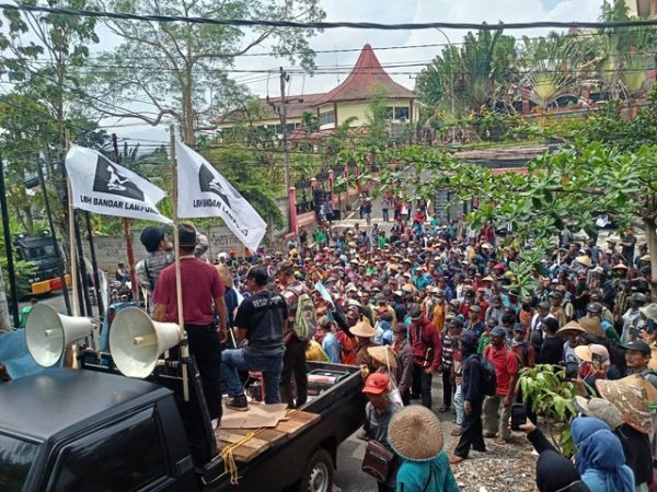 Lahan Garapan 400 Hektar di Serobot Mafia Tanah, Petani Lamtim Kepung BPN Provinsi Lampung