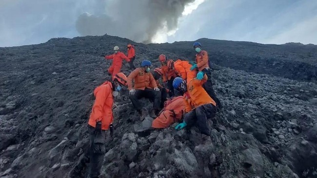 Total 23 Pendaki Gunung Marapi Tewas 52 Orang Selamat, Pencarian di Hentikan