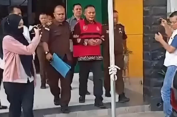 Jadi Tersangka Pungli Lahan Tapak Sutet Jaksa Tahan Kades Gunung Rejo Way Ratai