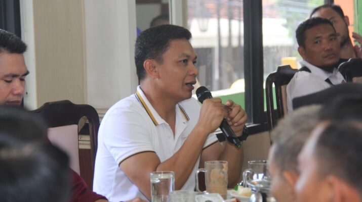 Ngopi Bareng Wartawan Kombes Abdul Waras Ajak Pers Jaga Kamtibmas Melalui Berita