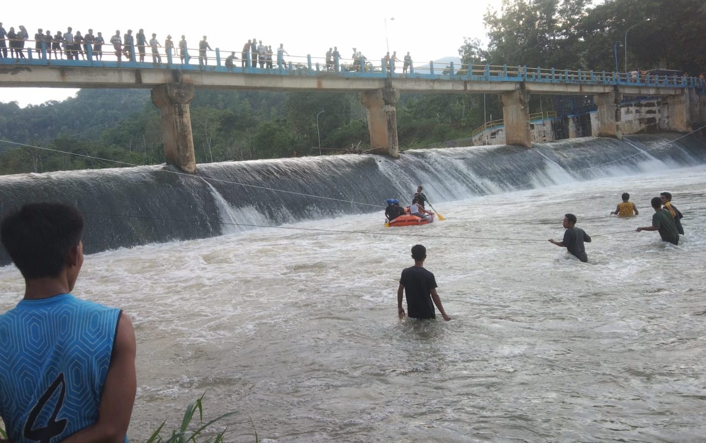 Ambil Bola Voli ke Sungai Remaja 14 Tahun Tewas Terseret Pusaran Bendungan Way Besai