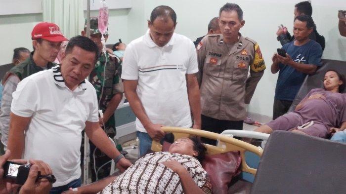 Ratusan Warga Desa Kuta Mekar Karawang Keracunan Gas Kimia Pabrik Kertas PT Pindo Deli 2