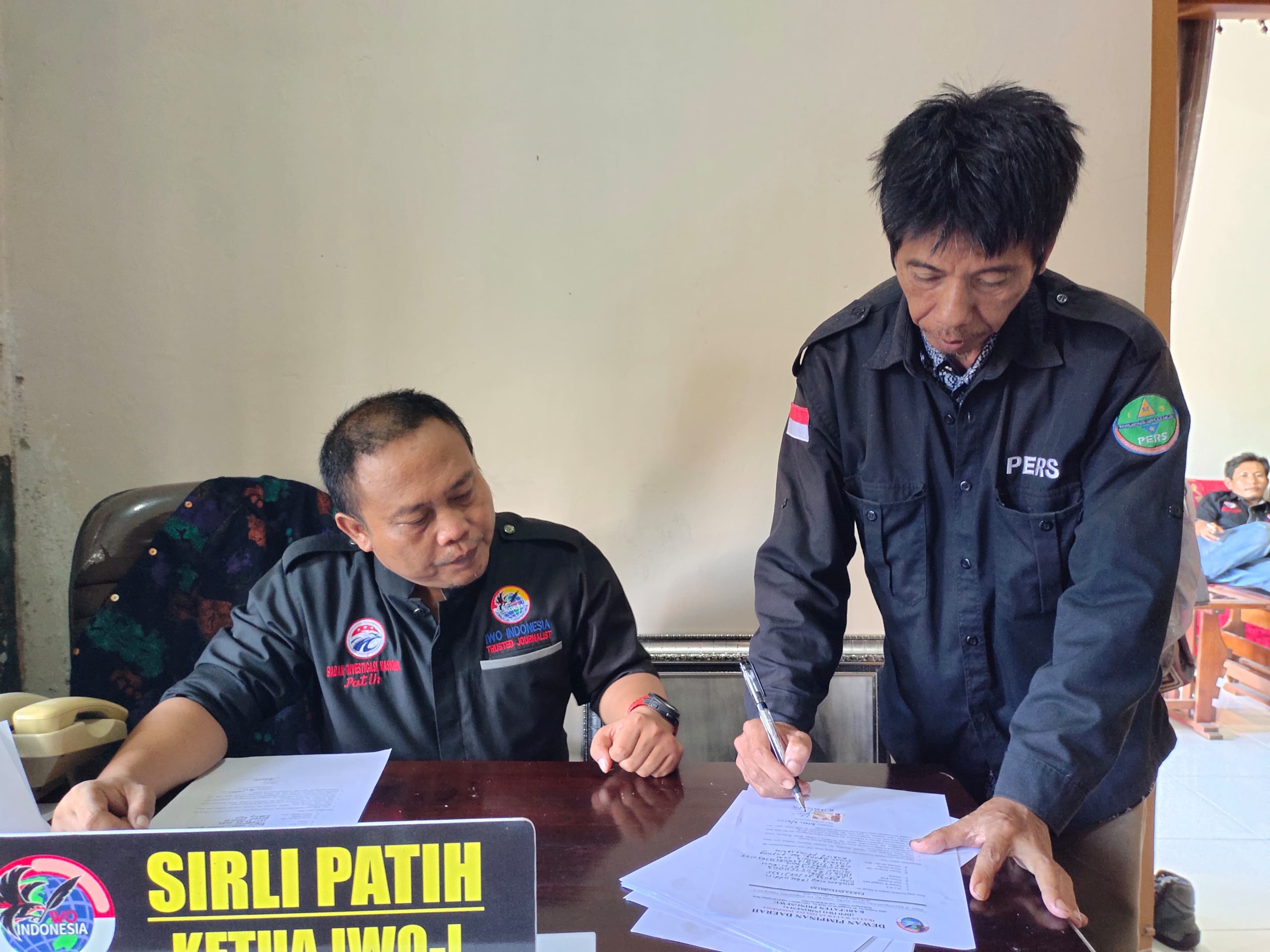 Penandatanganan Pakta Integritas Pengurus dan Anggota DPD IWO Indonesia Pringsewu